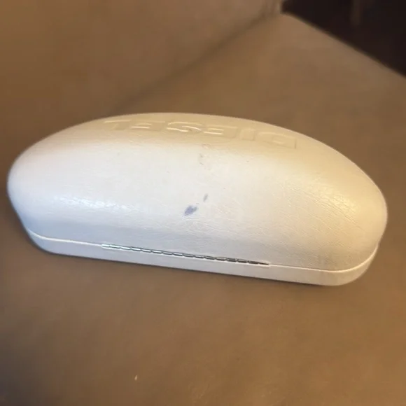 Diesel white snap close sunglasses case - Picture 4 of 4